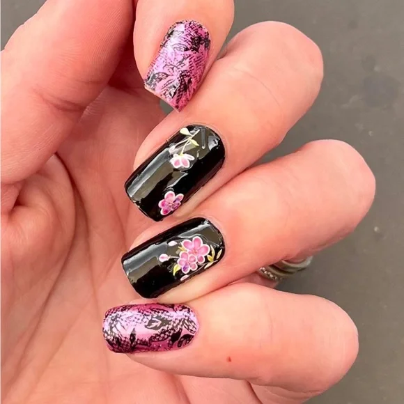 *Exclusive* Color Street: Out of Office | Floral Black Clear Overlay Summer - Picture 8 of 15